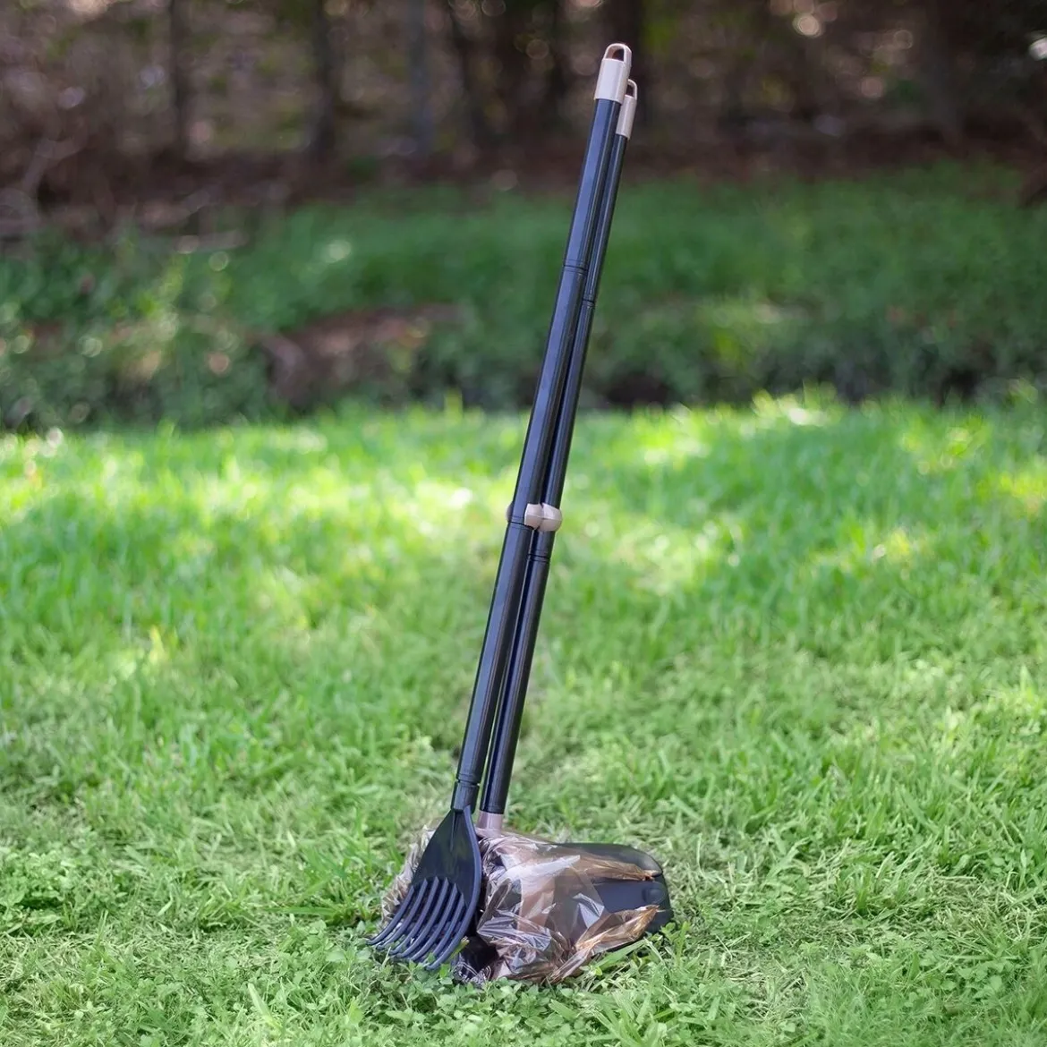 Arm & Hammer ™ Swivel Bin & Rake