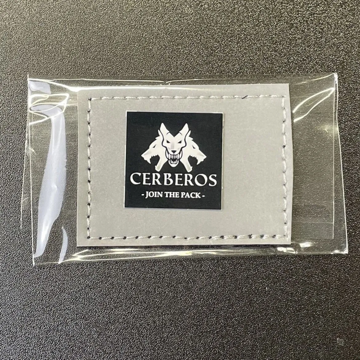 Cerberos rintaheijastintarra